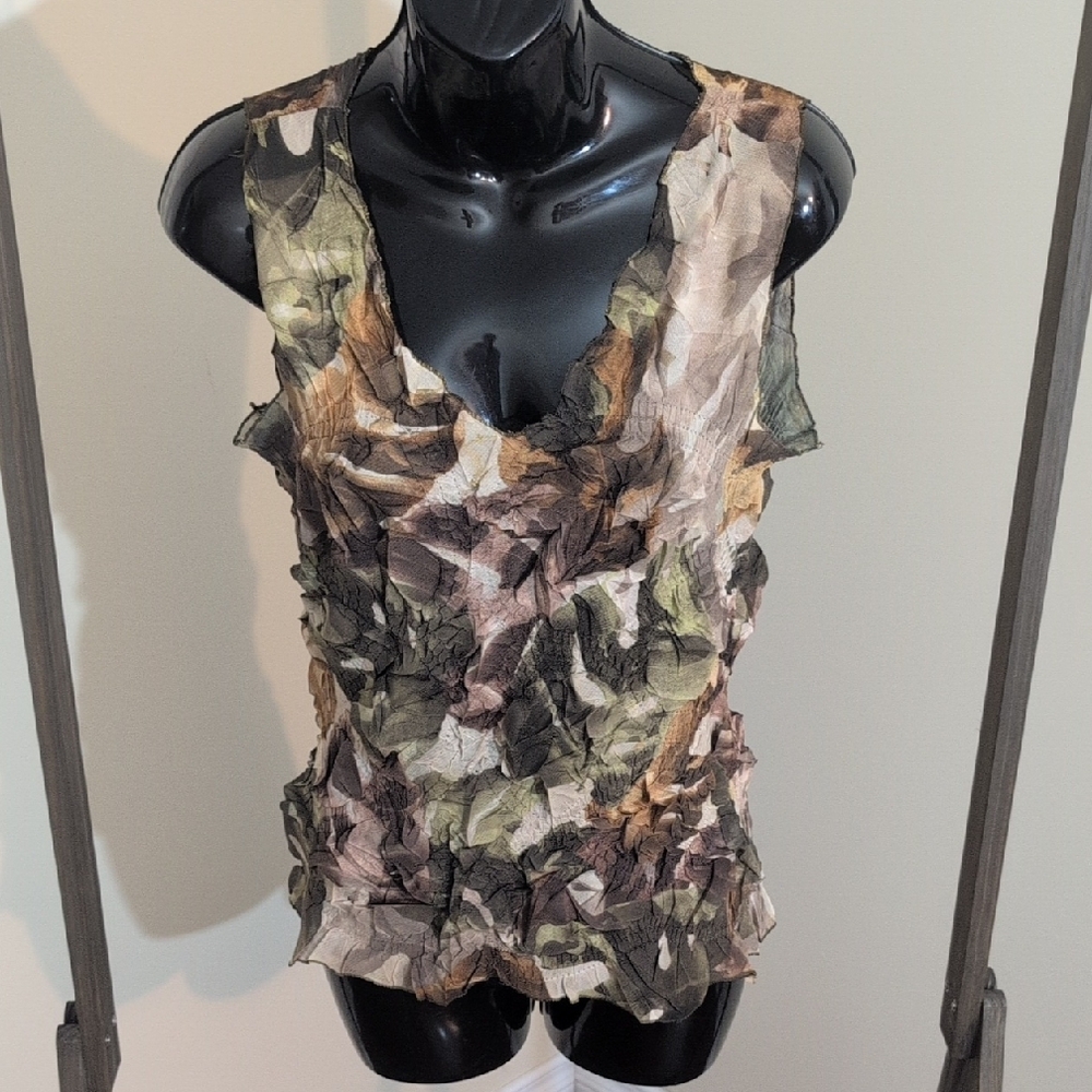 Sassia | Leaf Patterned Sleeveless Rumpled Textured Top